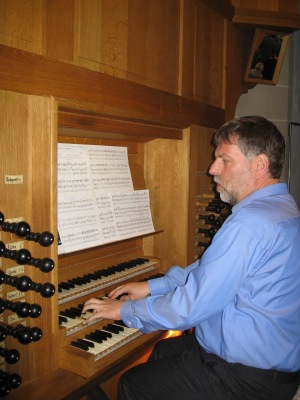 Organist.jpg